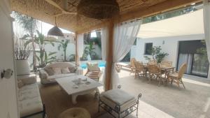 a living room with a couch and a table at LA MAISON DE MARIE A 8 mn des plages in Perpignan