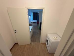 a hallway with a washing machine in a room at CR BnB Rozzano 2 in Rozzano