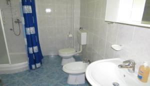 Koupelna v ubytování Apartments Ćorluka