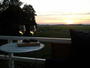 a table with two glasses of wine and a cake at Geinig Amsterdam in Abcoude