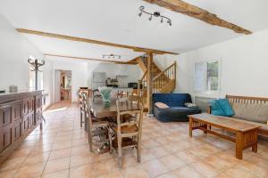 a living room with a table and a couch at Domaine De Bellerose in Cadeillan