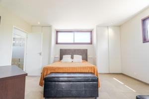 a bedroom with a bed with an orange blanket at Les Terrasses in Lavérune +51 photos