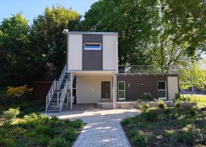 a house with a staircase in a yard at Haus Biederstaedt & LivJana in Ottersberg