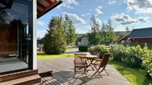 a patio with a table and chairs on a deck at Koivulantie 11 A 2 in Tahkovuori