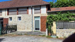 a stone house with a gate and a fence at Biloba in Saint-Paul-lès-Dax