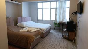 a bedroom with a bed with two towels on it at Gılgamesh Maria butik otel in Mardin