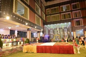 a large banquet hall with a large table in the middle at Hotel SS Grand in Lucknow