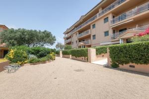 an apartment building with a pathway in front of it at Port Pals B202 in Pals