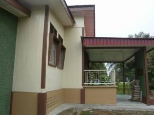 - Edificio con porche y balcón en Villasayang Homestay en Mersing
