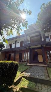 a large house with the sun shining on it at Jayagiri Inn in Tangkubanperahu