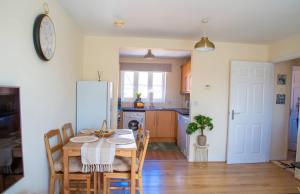 a kitchen and dining room with a table and chairs at Luxury 2 Bedroom serviced accommodation in Solihull