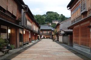 an alley in an old town with wooden buildings at 金沢町家 凛 in Kanazawa