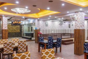 a restaurant with a dining table and chairs at Hotel Ornate Residency And Suites in Gurgaon +19 photos