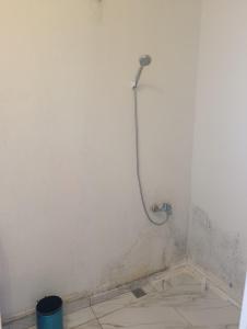 a bathroom with a shower in the corner of a wall at Gılgamesh Maria butik otel in Mardin