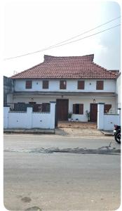 a white house with a red roof at Heritage Haven in Changanācheri