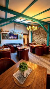 a restaurant with a table and chairs and a bar at Casa Kuhn in Sighişoara