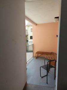 a room with a balcony with a bench and a table at Casa Morenica - Cementina in Montalto Dora