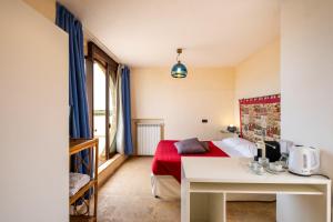 a bedroom with a bed and a table in a room at Residenze Uliveto - Rooms in Nardò