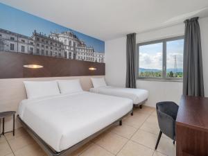 Llit o llits en una habitació de B&B HOTEL Settimo Torinese 36 fotos més