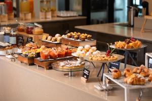 a buffet of pastries and pastries on a table at Clipper in Pesaro