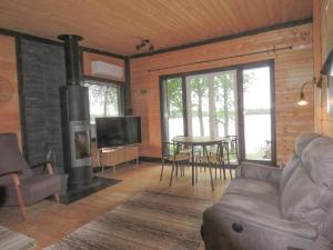 a living room with a couch and a table at Villa Visioduuri in Savonlinna