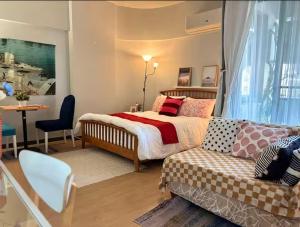 a bedroom with a bed and a couch at Bangkok Prime Location Residence in Makkasan