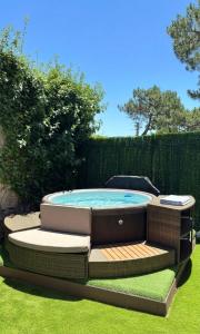 a hot tubificialificialificialificialificialificialificialificialificialificialificialificialificial at Alojamientos del Valle in Sotillo de la Adrada
