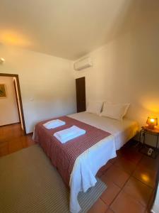 a bedroom with a bed with two towels on it at Casa Merino in Évora