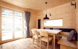 a dining room with a table and chairs at CASALPIN Chalets in Brand