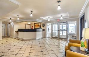a lobby of a hospital with a waiting room at Extended Stay America Select Suites - Chicago - Lombard - Oakbrook in Oakbrook Terrace