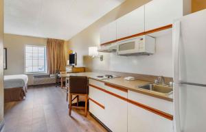 a small kitchen with a sink and a bed in a room at Extended Stay America Select Suites - Chicago - Lombard - Oakbrook in Oakbrook Terrace