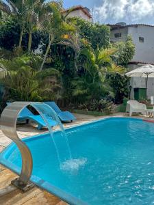 a water fountain in a swimming pool at Pousada Porto Amazônia in Porto De Galinhas