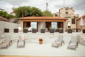 a patio with chairs and a building at Casa Chare in Moaña