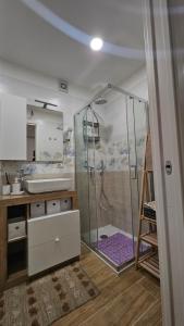 a bathroom with a shower and a sink at Sleep&Fly in Naples