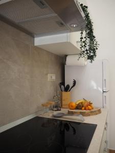 a kitchen with a counter with a bowl of fruit at Sleep&Fly in Naples