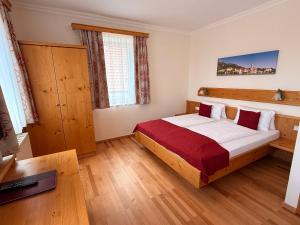 a bedroom with a large bed in a room at Dorf Hotel Grüner Baum in Maria Laach am Jauerling +46 photos