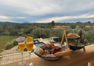 a tray of food and two glasses of orange juice at Garden Suite Vila Girasoles in Cálig