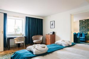 a hotel room with a bed and a desk at Best Western Hotell Lerdalshoejden in Rättvik +86 photos