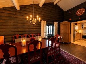 a dining room with a table and a chandelier at Large, cozy, and spacious cabin in Geilo, Kikut in Geilo