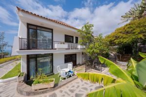 a view of a house with a balcony at Sunsuites Carolina in San Agustin