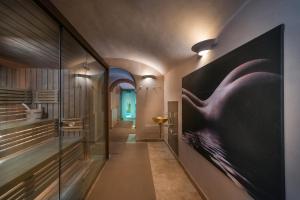 Televízia a/alebo spoločenská miestnosť v ubytovaní Hotel Palazzo San Lorenzo & Spa