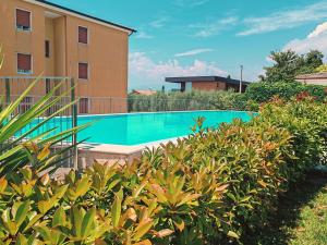 a swimming pool in front of a building at La casa di Viola in Bardolino