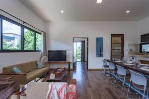 a living room with a couch and a table at Sam Lanta in Ko Lanta