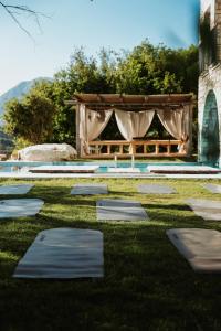 a group of stepping stones in the grass with a gazebo at Villa Si Era in Brataj