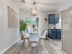 a dining room with blue cabinets and a white table and chairs at Oak & Elm 2BR King & Queen Edmond, OK in Edmond +17 photos