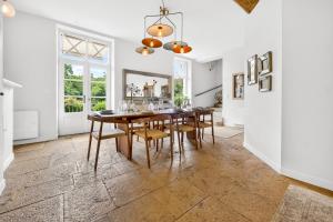 a dining room with a table and chairs at Fanny à la Campagne in Nantoux