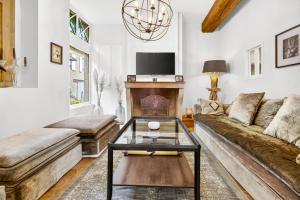 a living room with a couch and a fireplace at Fanny à la Campagne in Nantoux