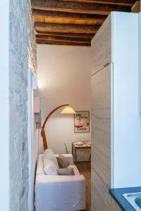 a living room with a white couch and a table at torre poesia in Trani