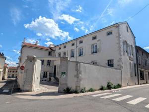 a large white building on the side of a street at La chambre de Jeanne in Toul
