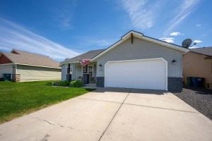 a house with a white garage in the driveway at Prairie Falls in Post Falls